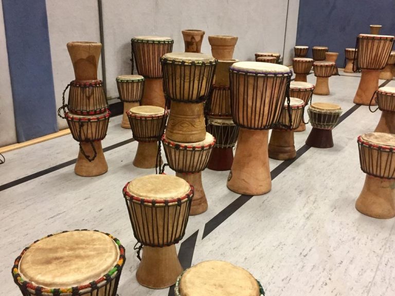 TAMBO TAMBO Eine musikalische Reise ins Trommelzauberdorf TAMBORENA